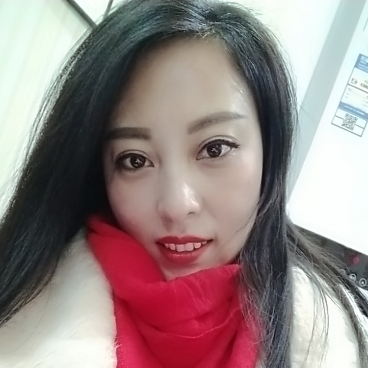 點(diǎn)著煙看寂寞