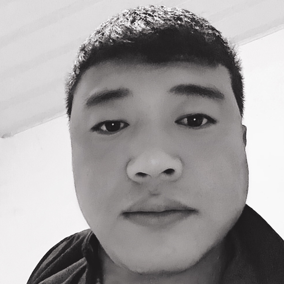 創新默默地注視著