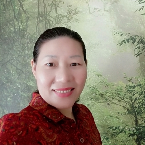 笑顏如花的女子