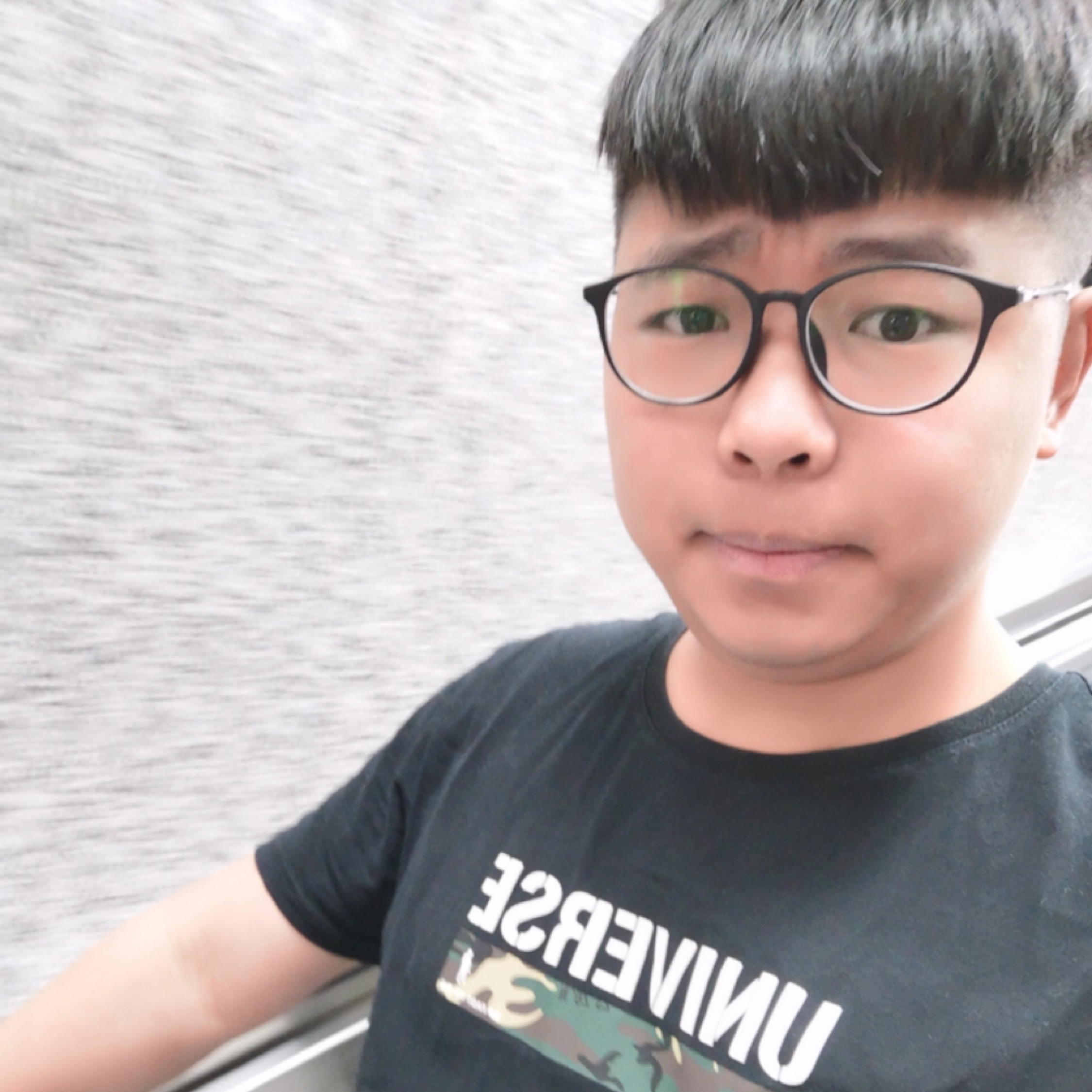 臨風(fēng)不自傲