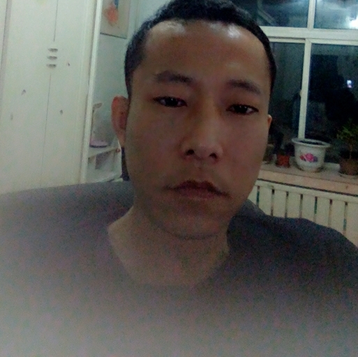 沉默中的一个人