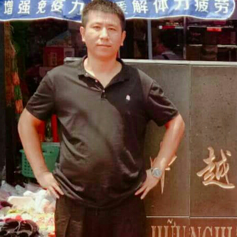 宽厚的肩膀