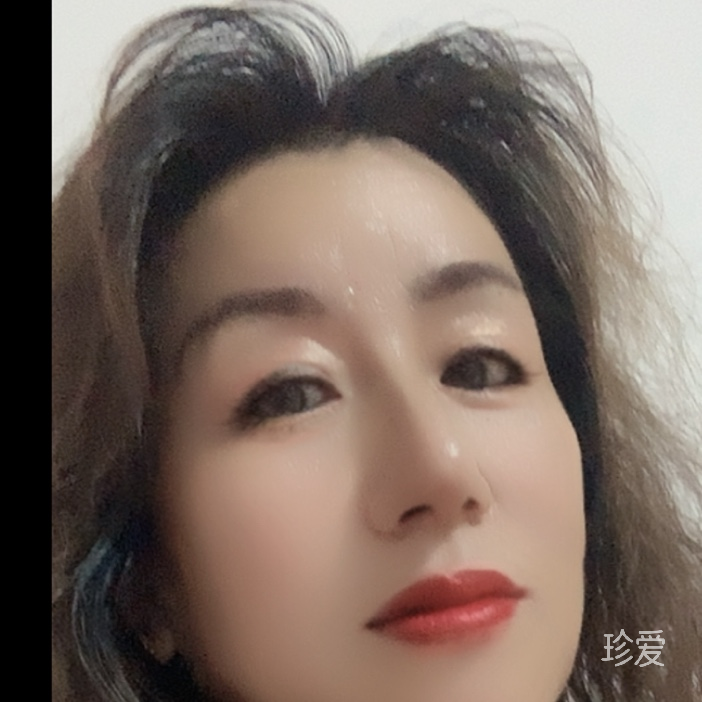 依彤
