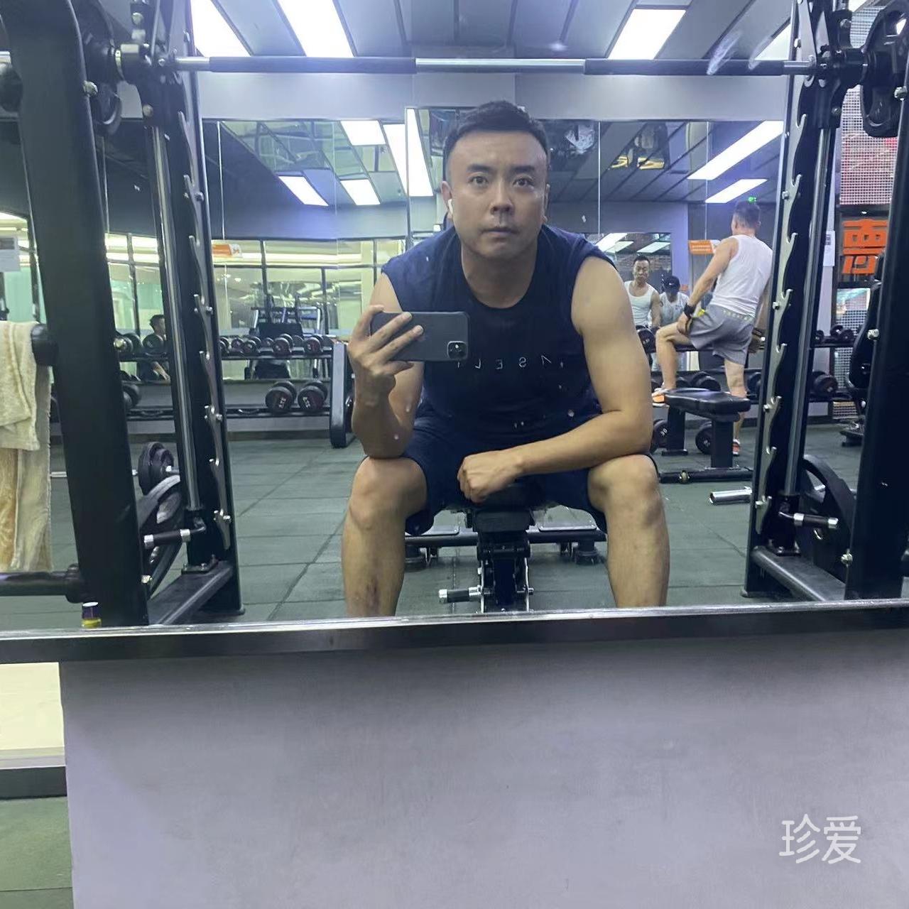 强的样子
