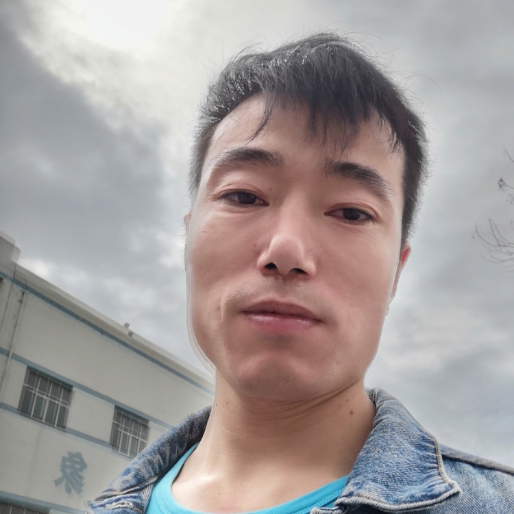 坐在墻角等紅杏