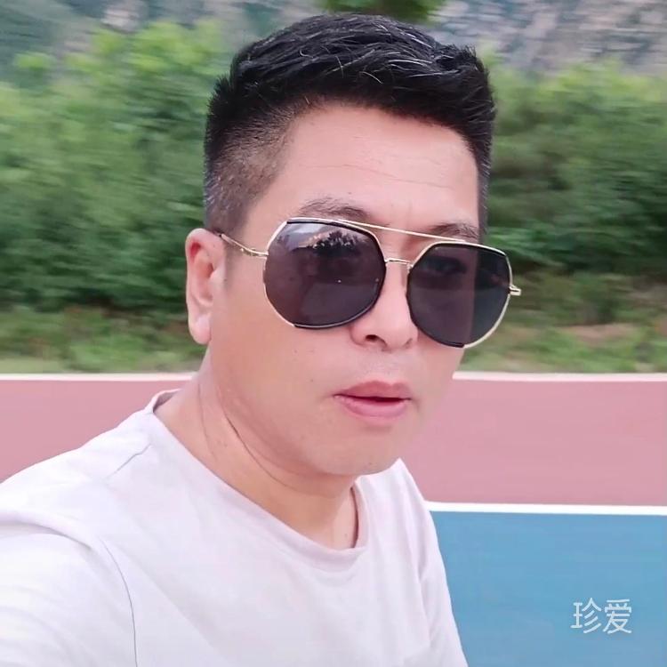 天空啟風(fēng)云涌海懂