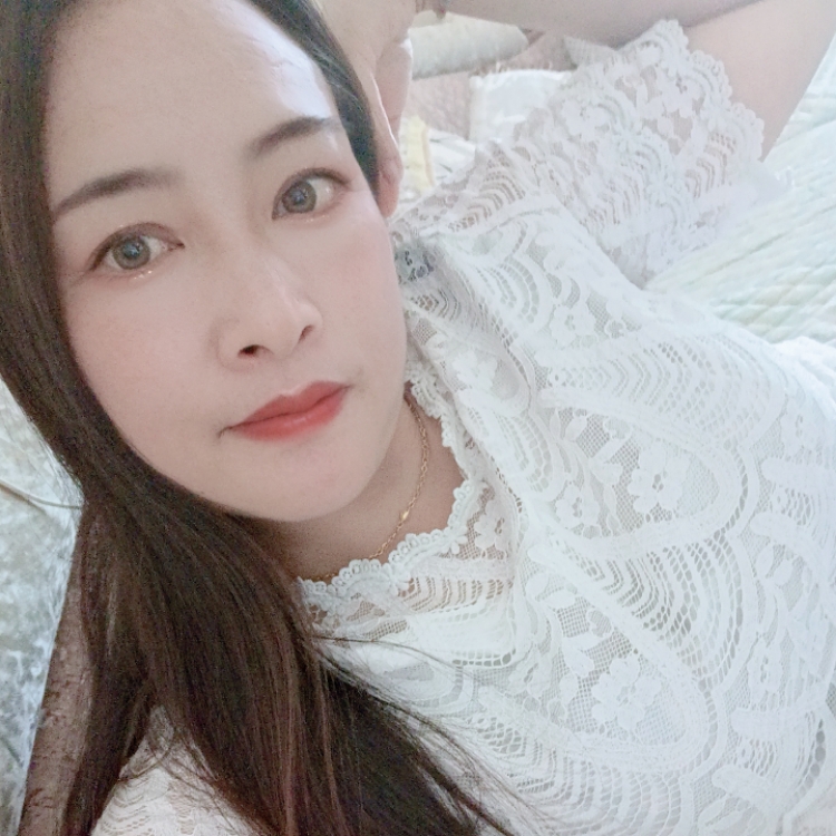 傳統純真的女人