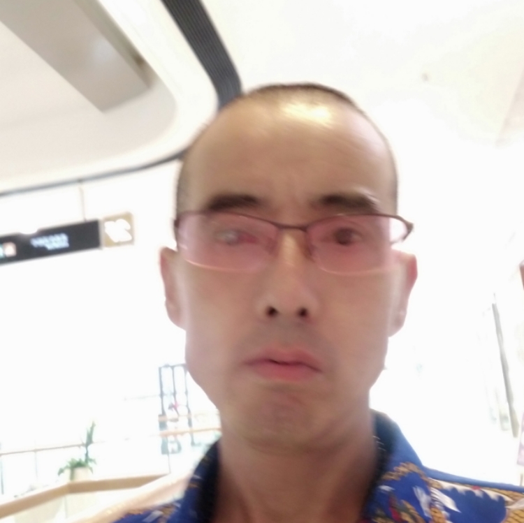 何國賓一笑解千愁