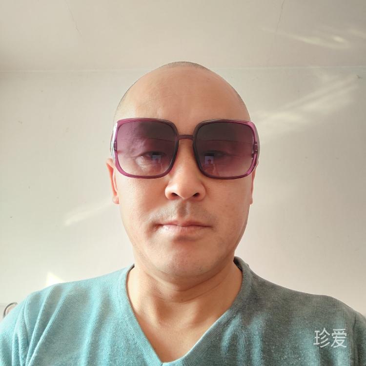 暴风雨中的男人