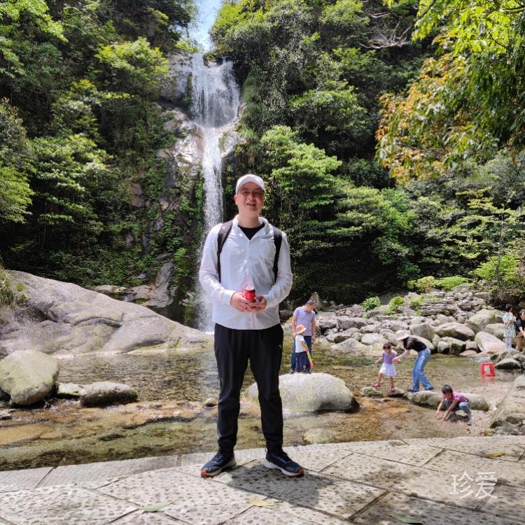 空山不見(jiàn)人