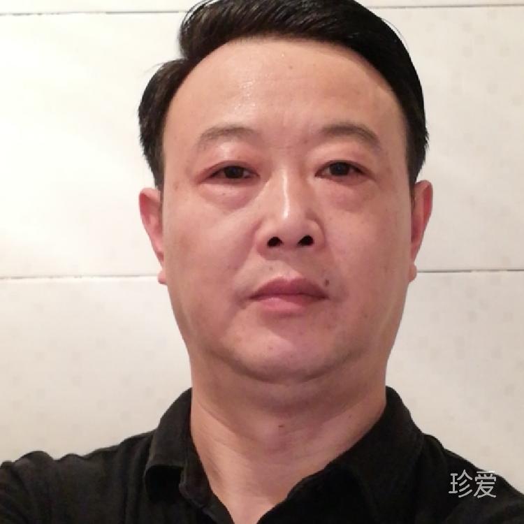 等待的男孩