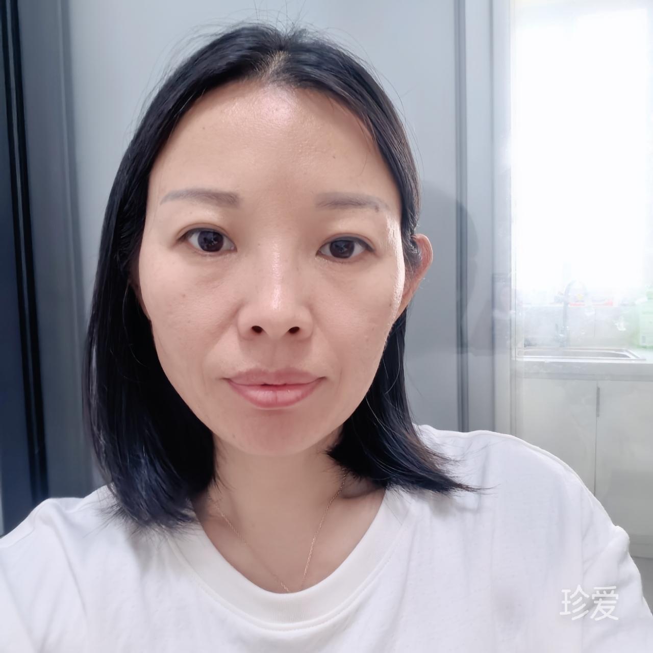 坚强的背后