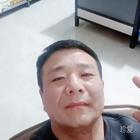 天空飛翔的雄鷹
