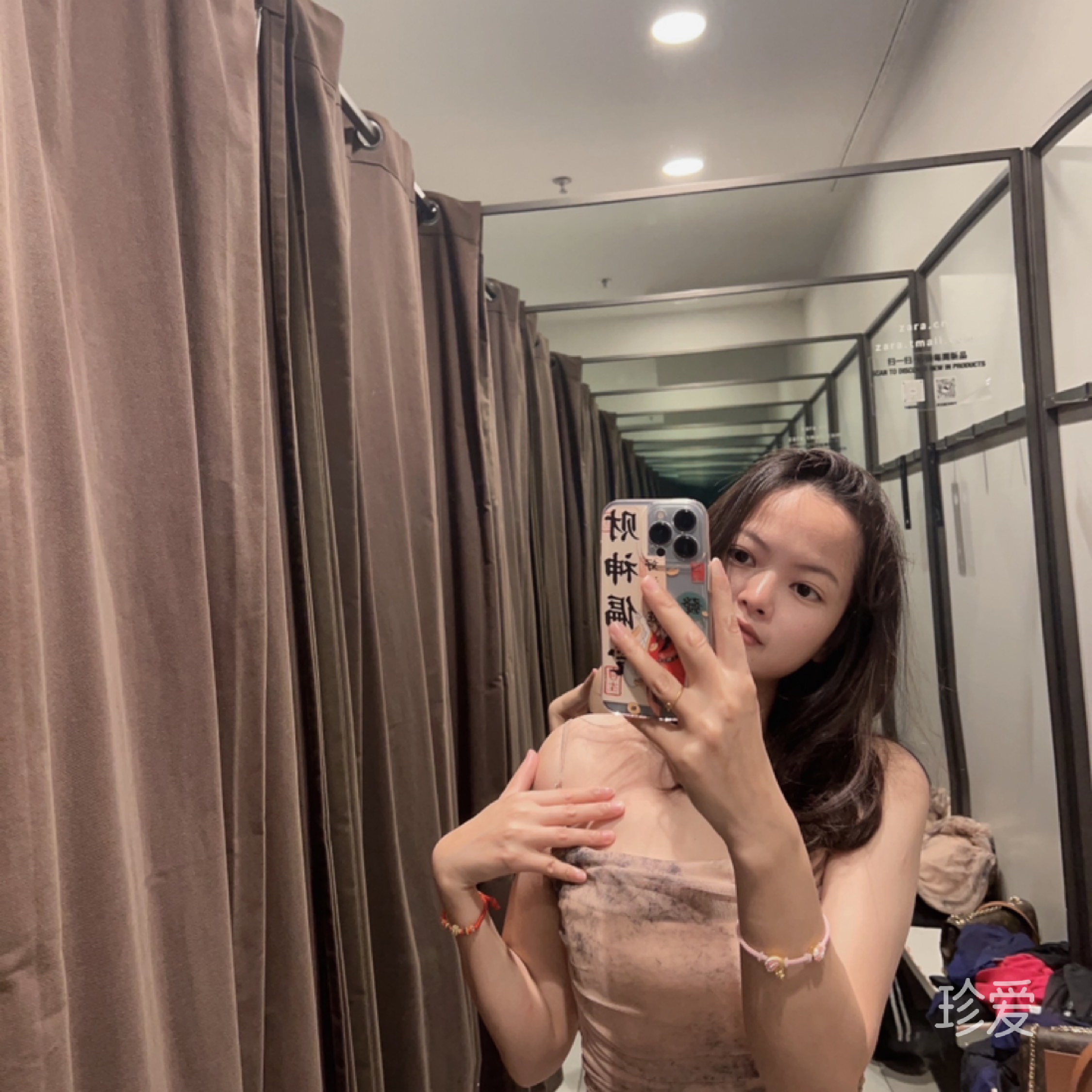 风雨中的向日葵