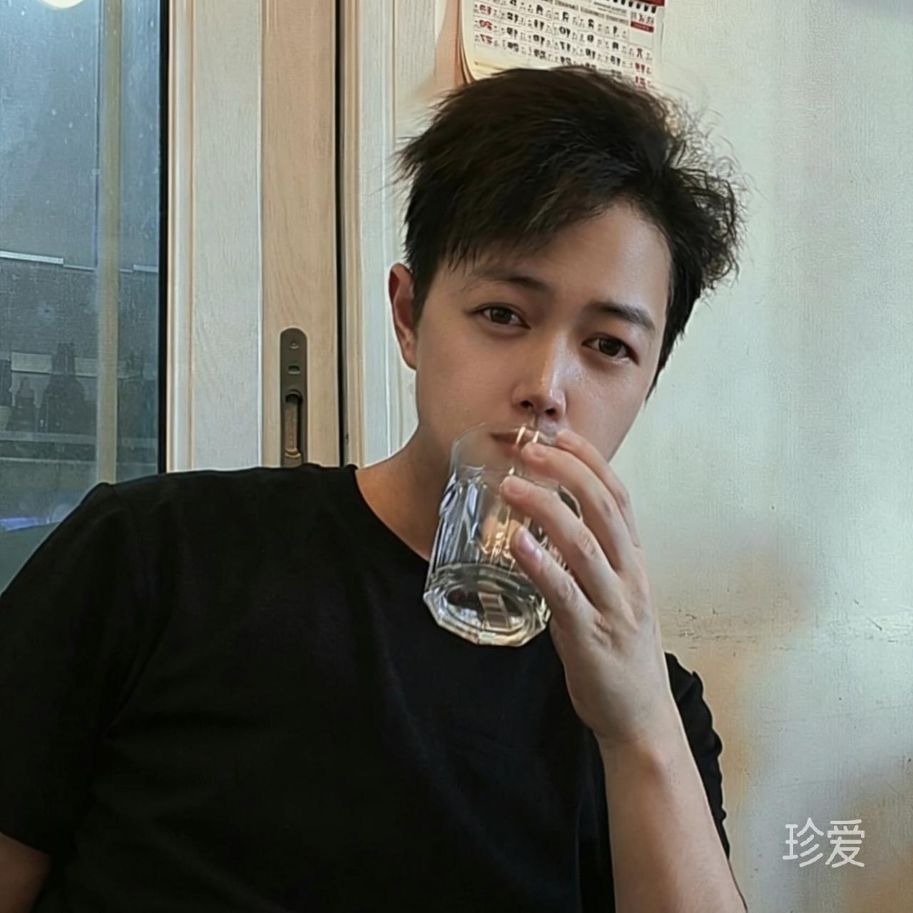 阳光开朗大男孩