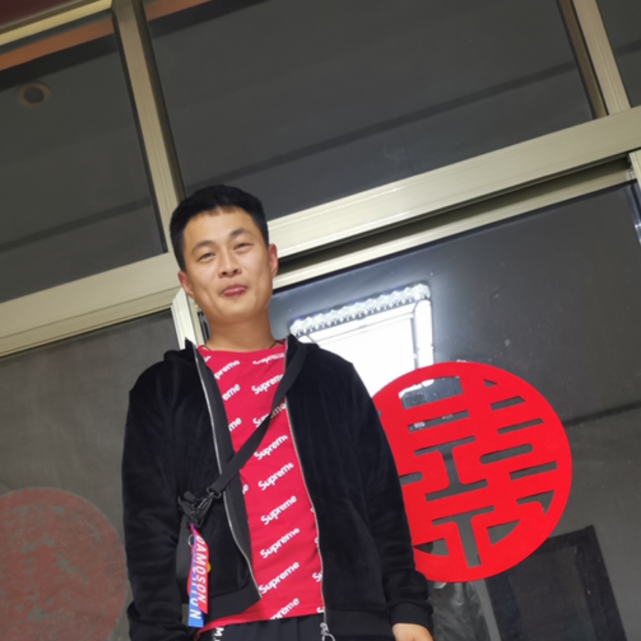 被彩虹親吻的男人