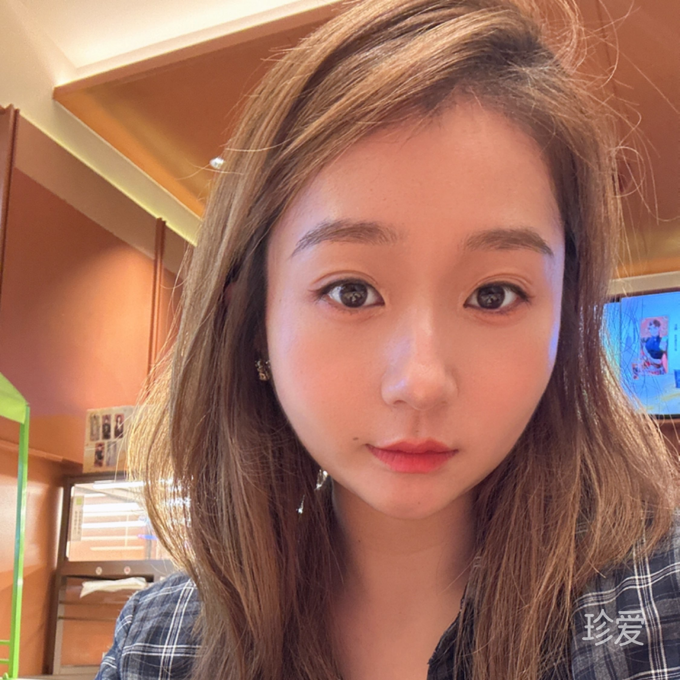 風吹落葉飄動的美