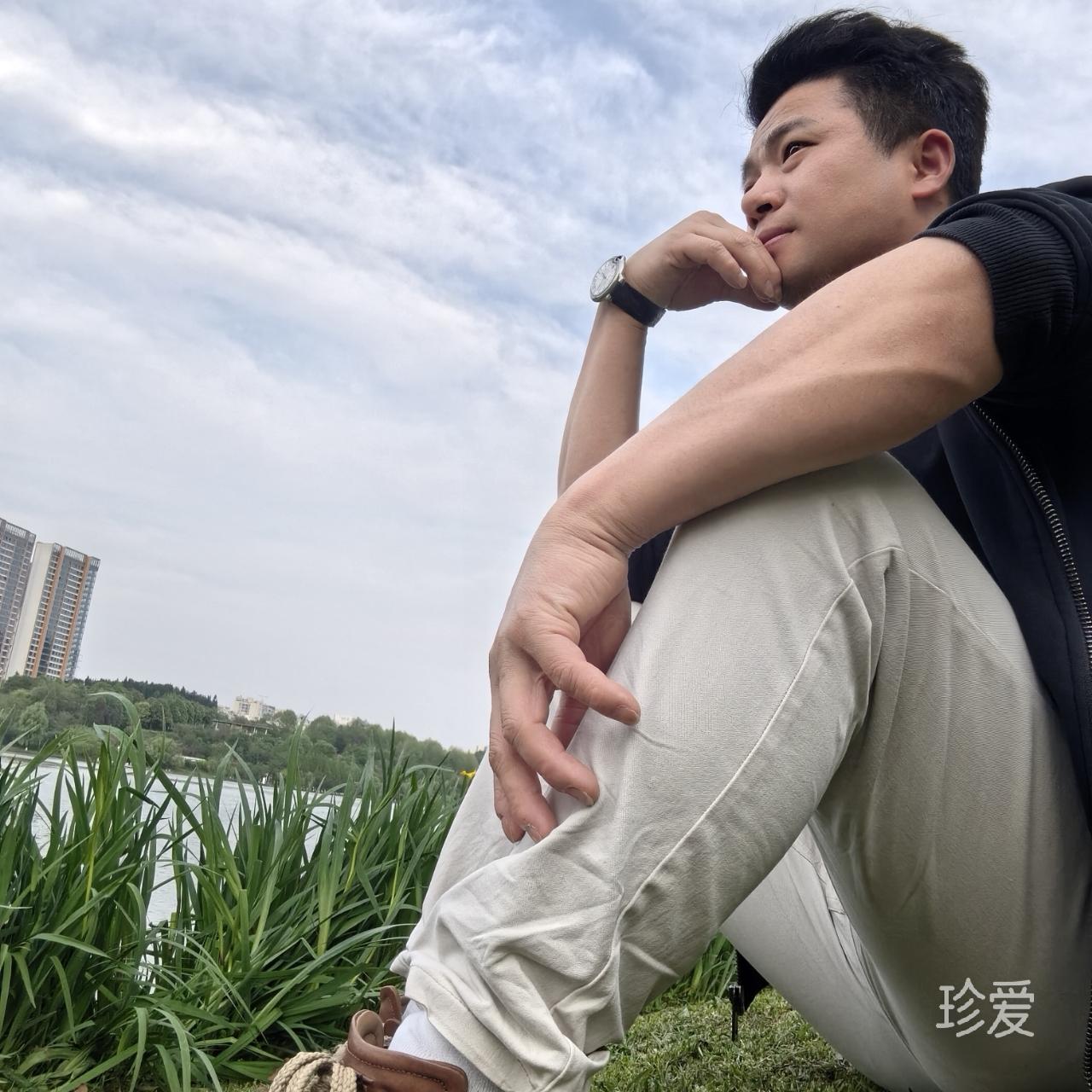 半杯拿铁品人生
