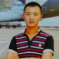 走在迷雾的小巷里