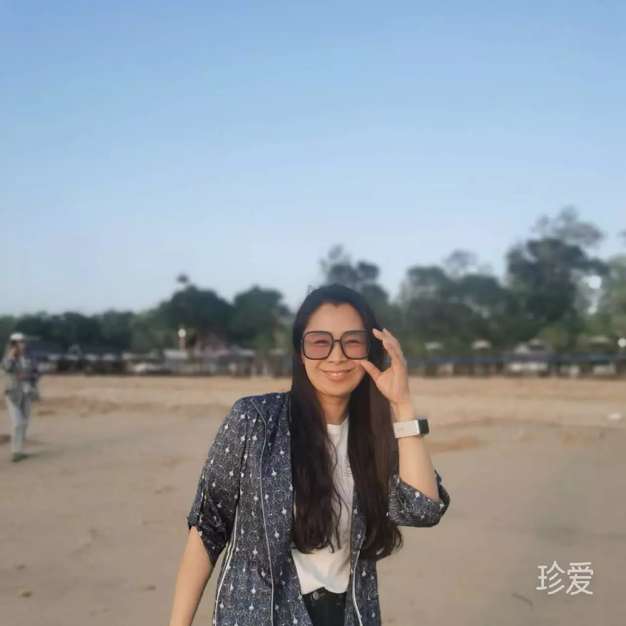 米橙色