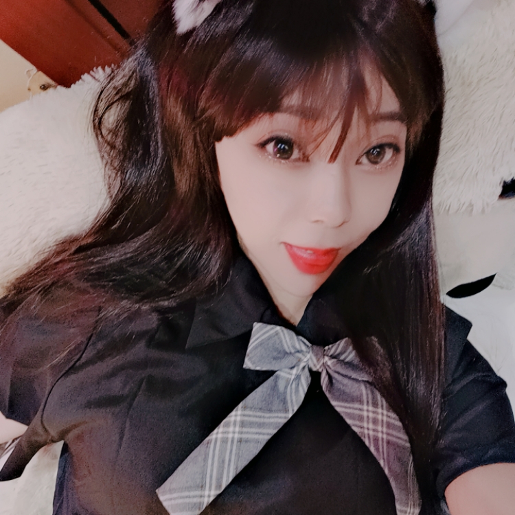 婷婷玉立看資料