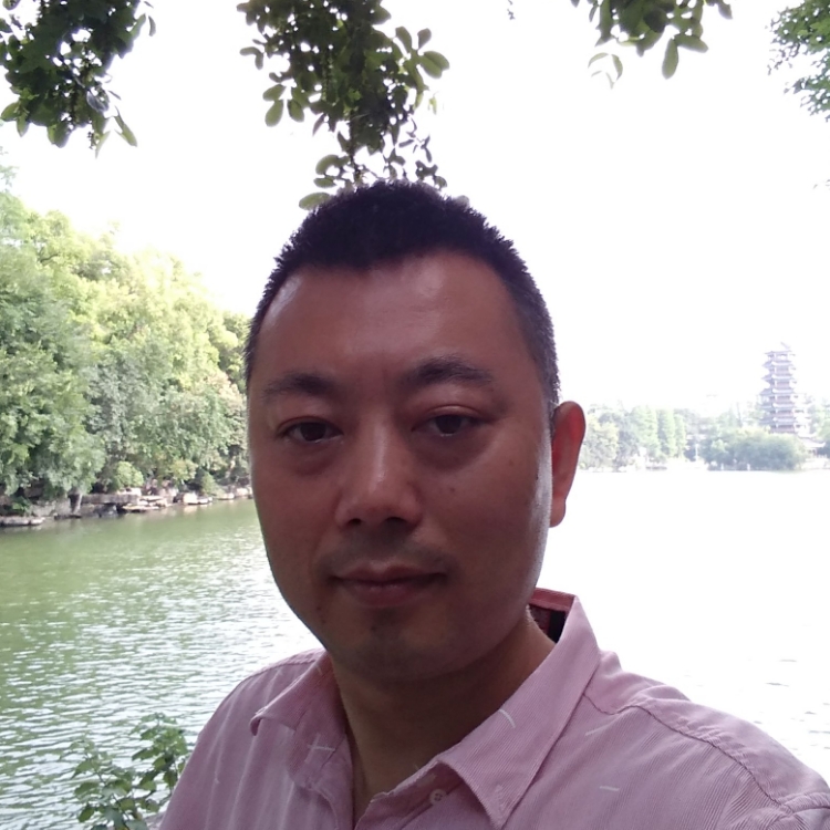 阳光明媚
