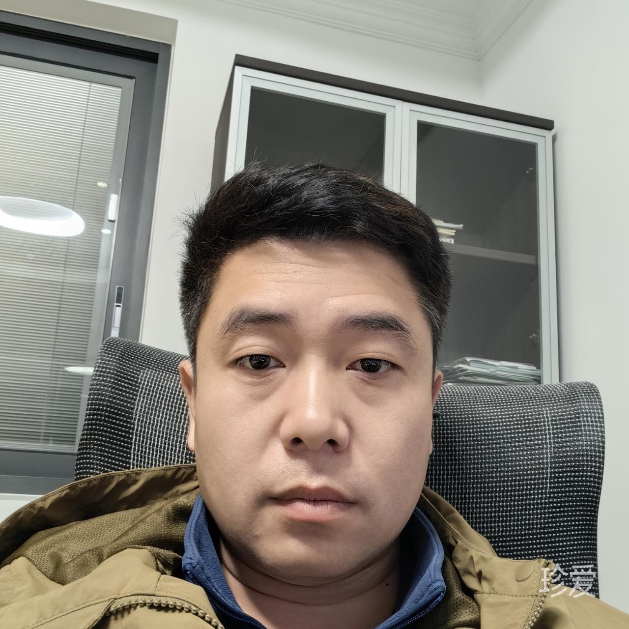 积雪晨飞