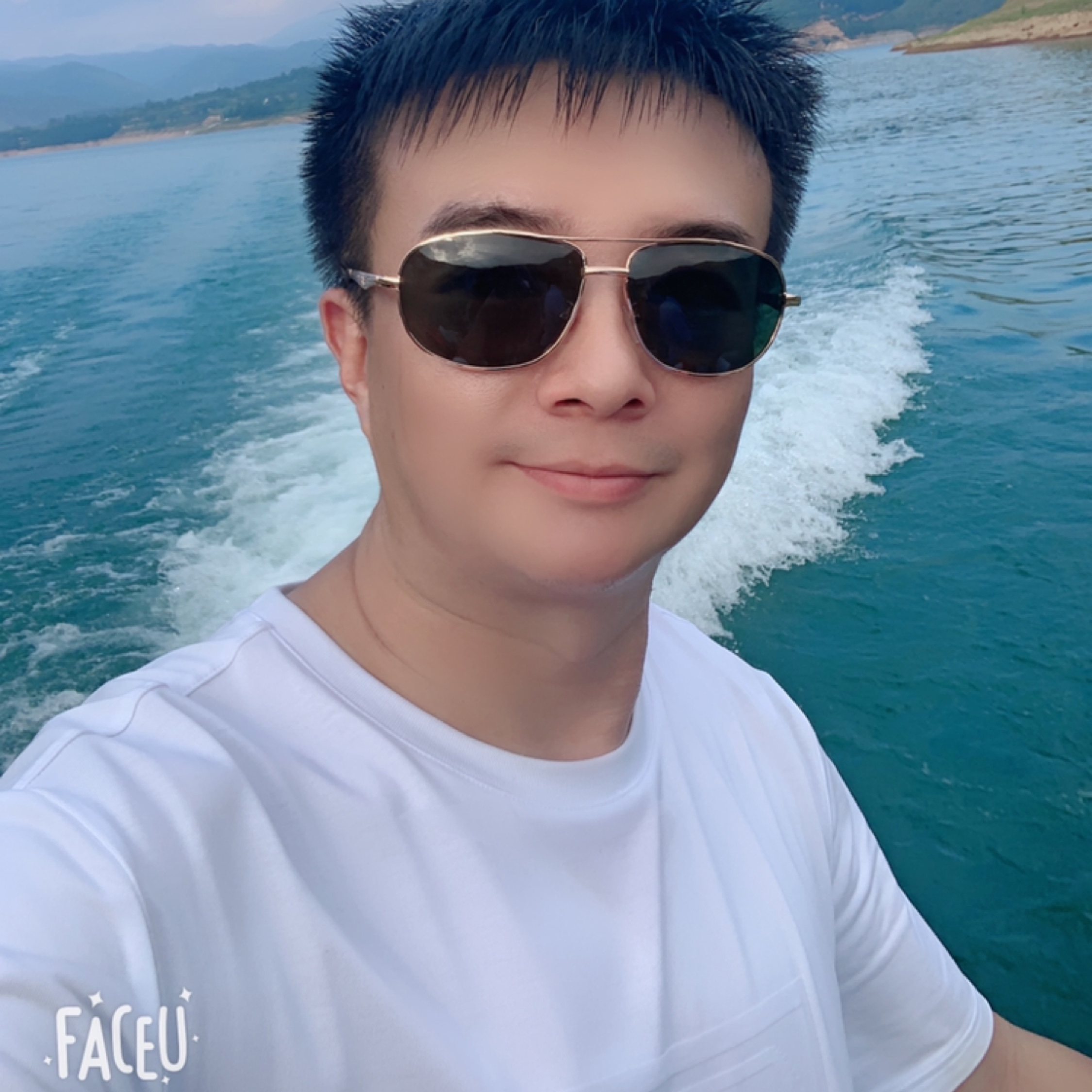 坐在一旁观世界