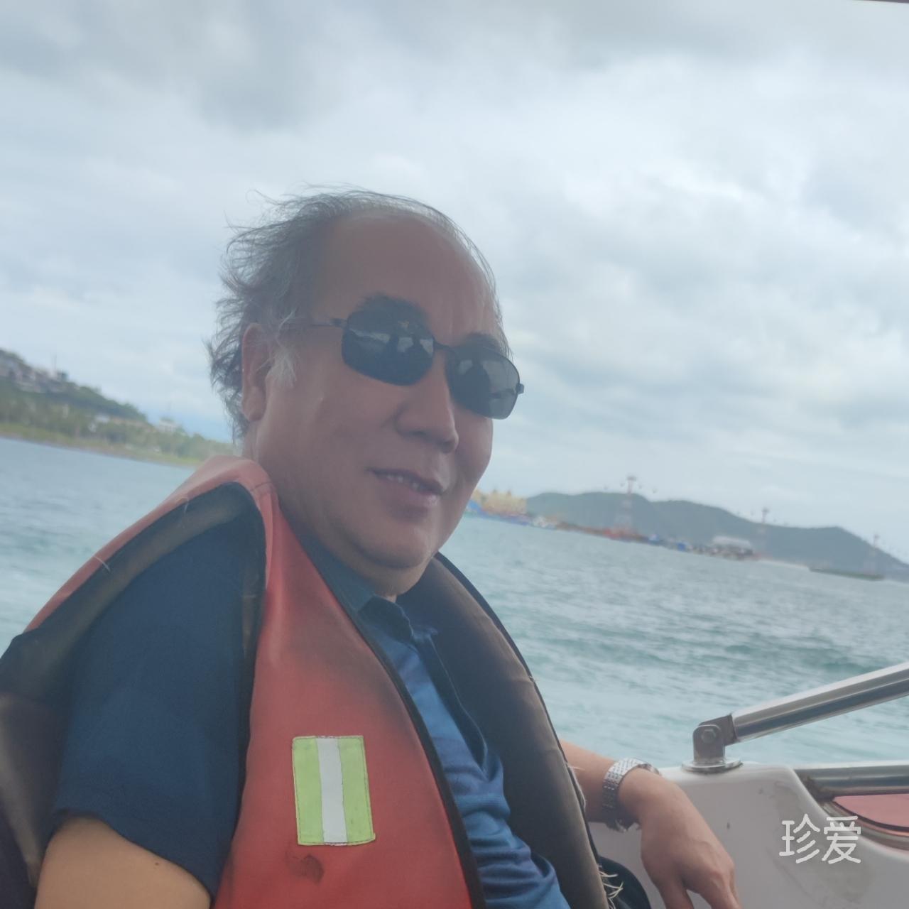 小楼一夜听春雨