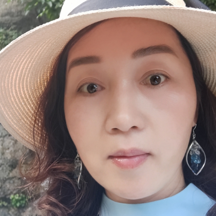 微笑的側(cè)顏