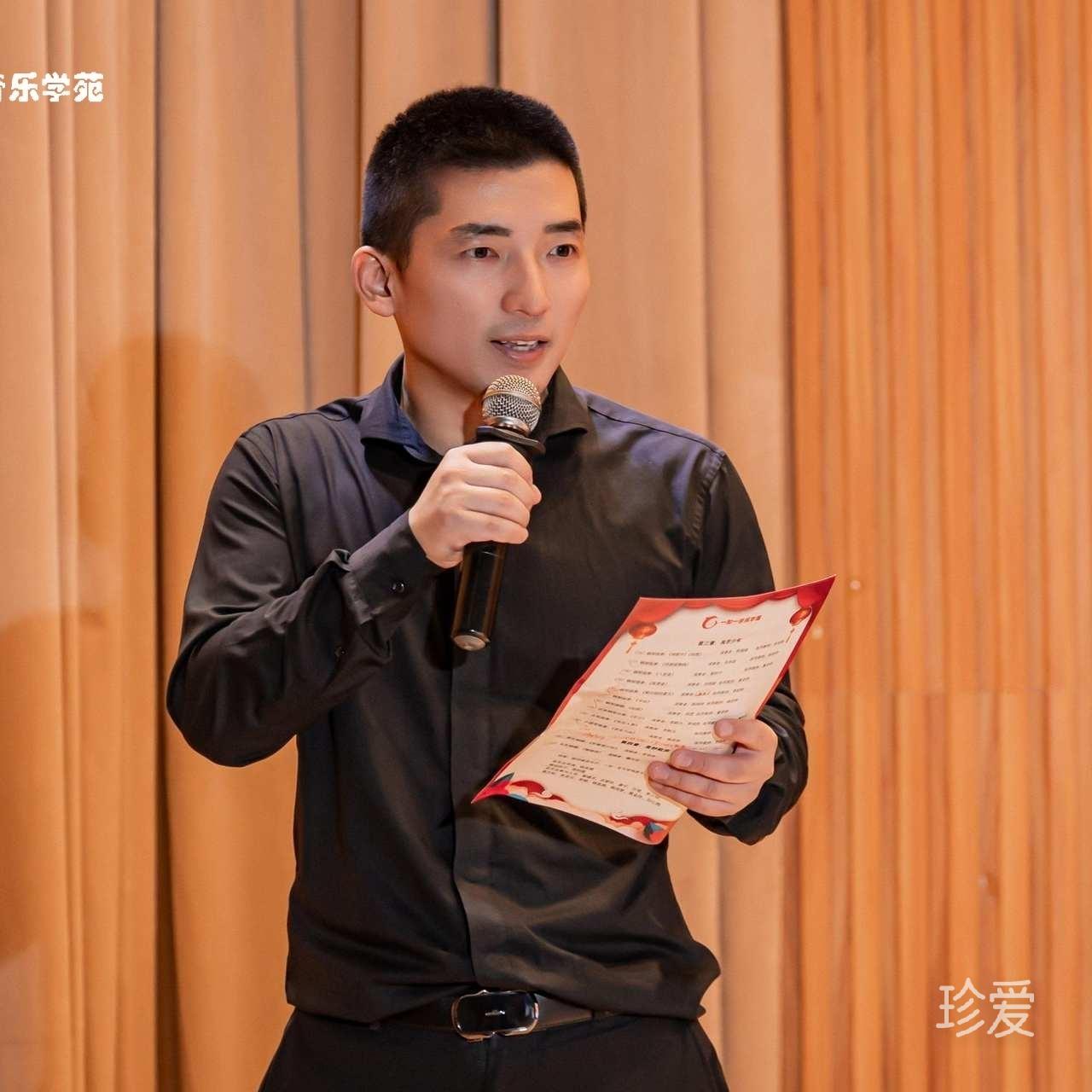 孤勇者林中白狼