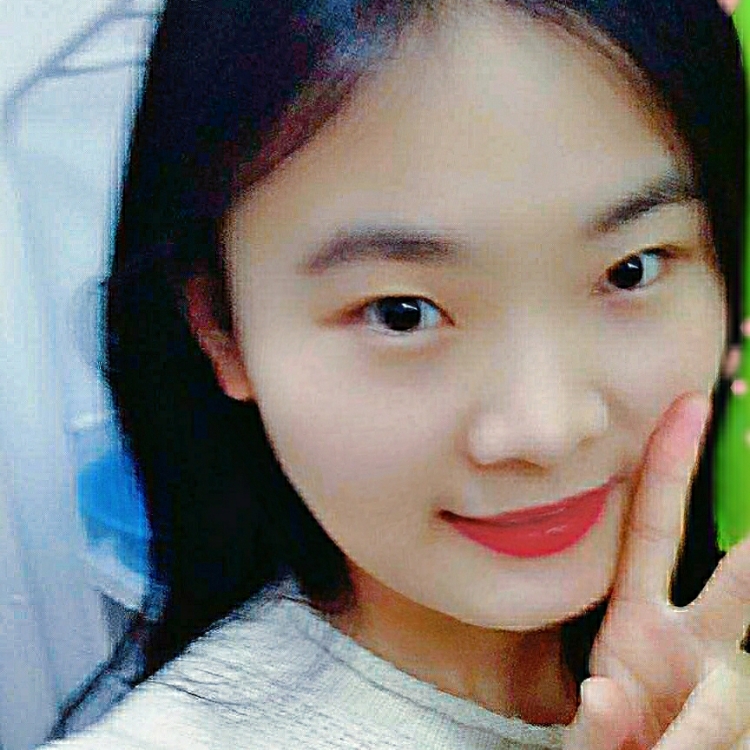 冰淇淋和甜草莓