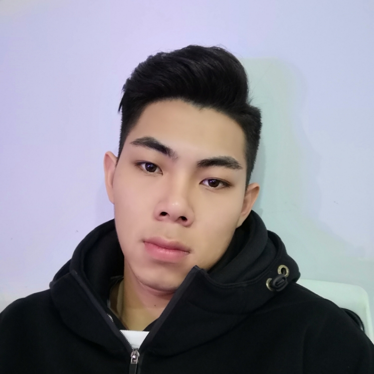 男孩渴望的眼光