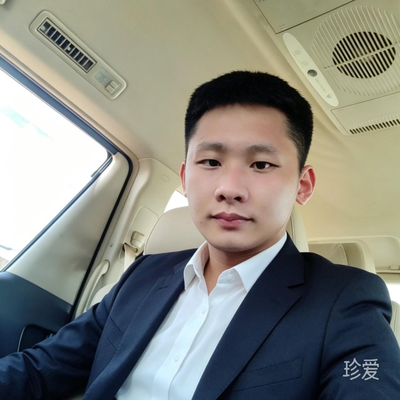 August蓝