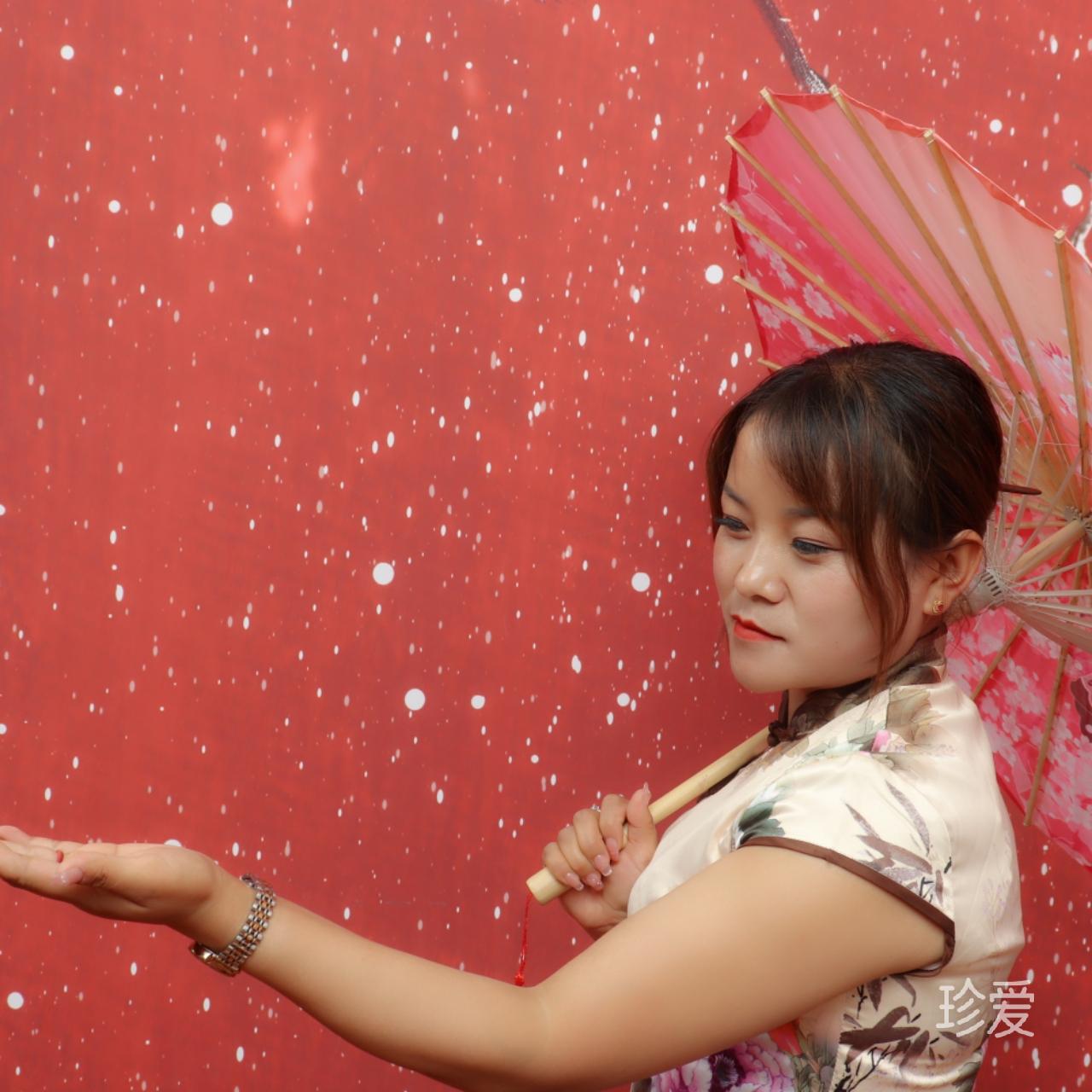 一個(gè)女青年