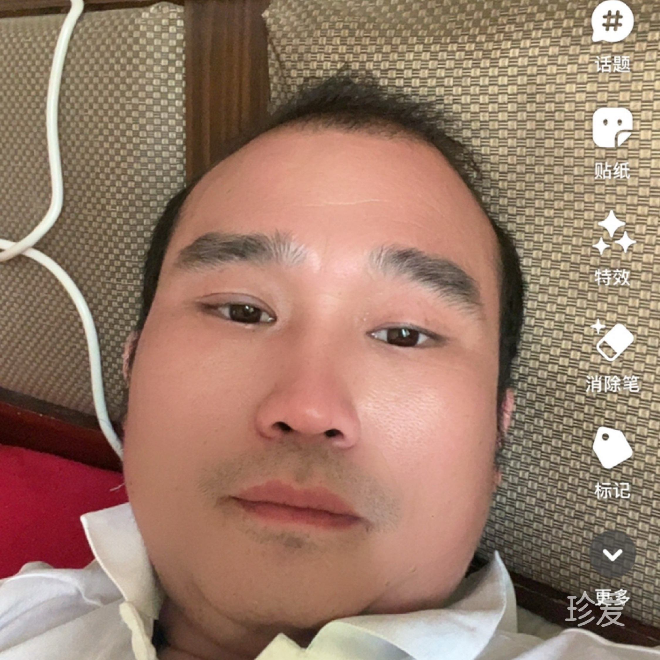 蓝天下的影子