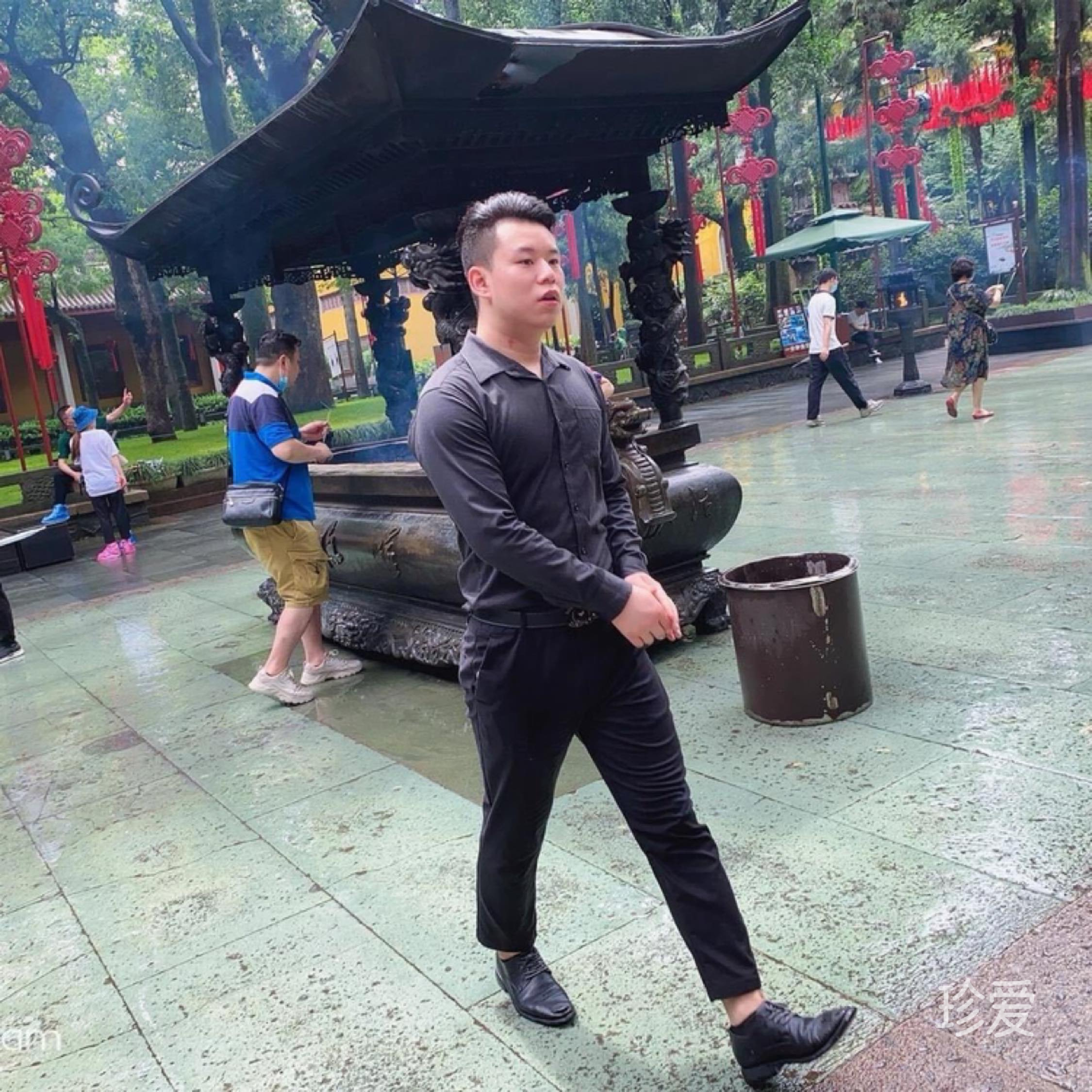 走路带风的南人