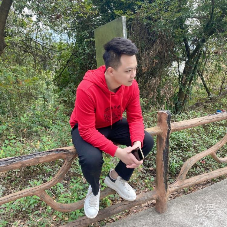 搬石頭的小哥哥