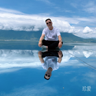 枕著光的他