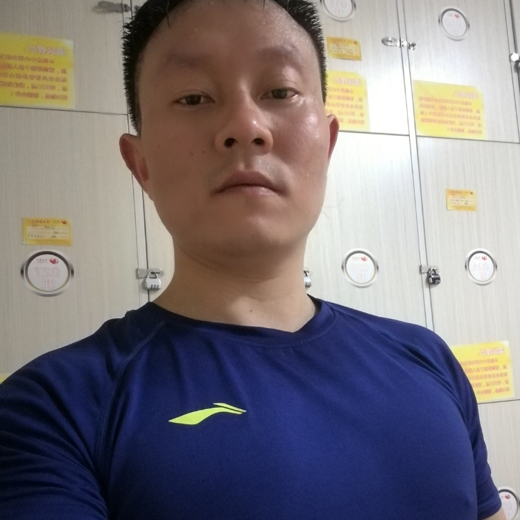 愛健身的小哥哥