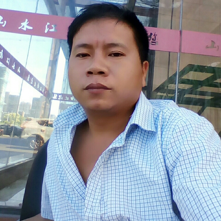 遠(yuǎn)山的紅葉