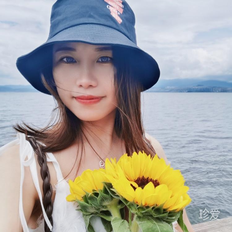 小孩子等待被爱中