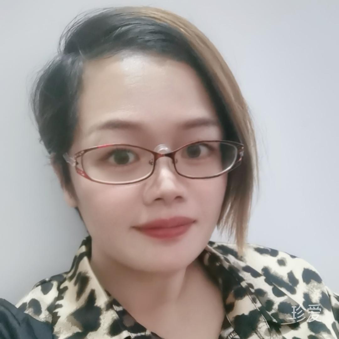 格格不入的微笑