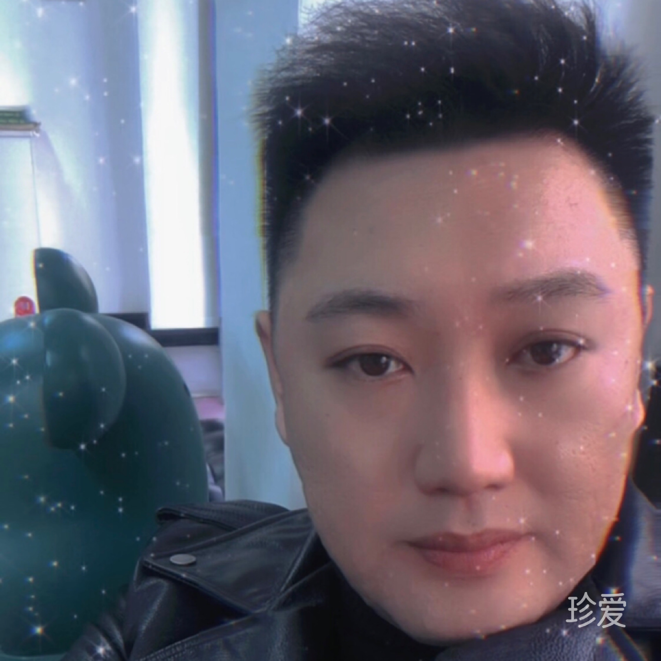 煙圈里彌漫著傷