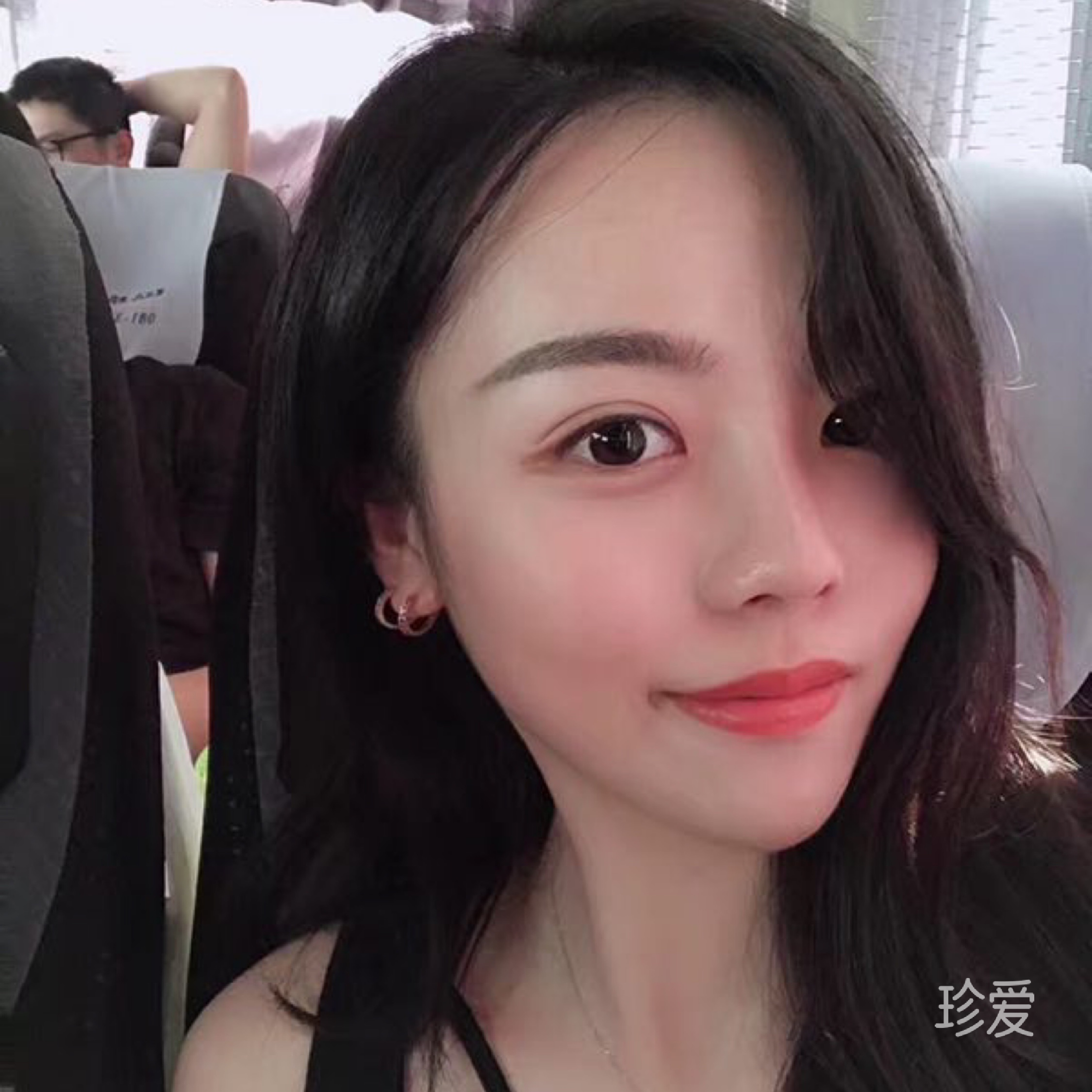 月亮旁的小星星