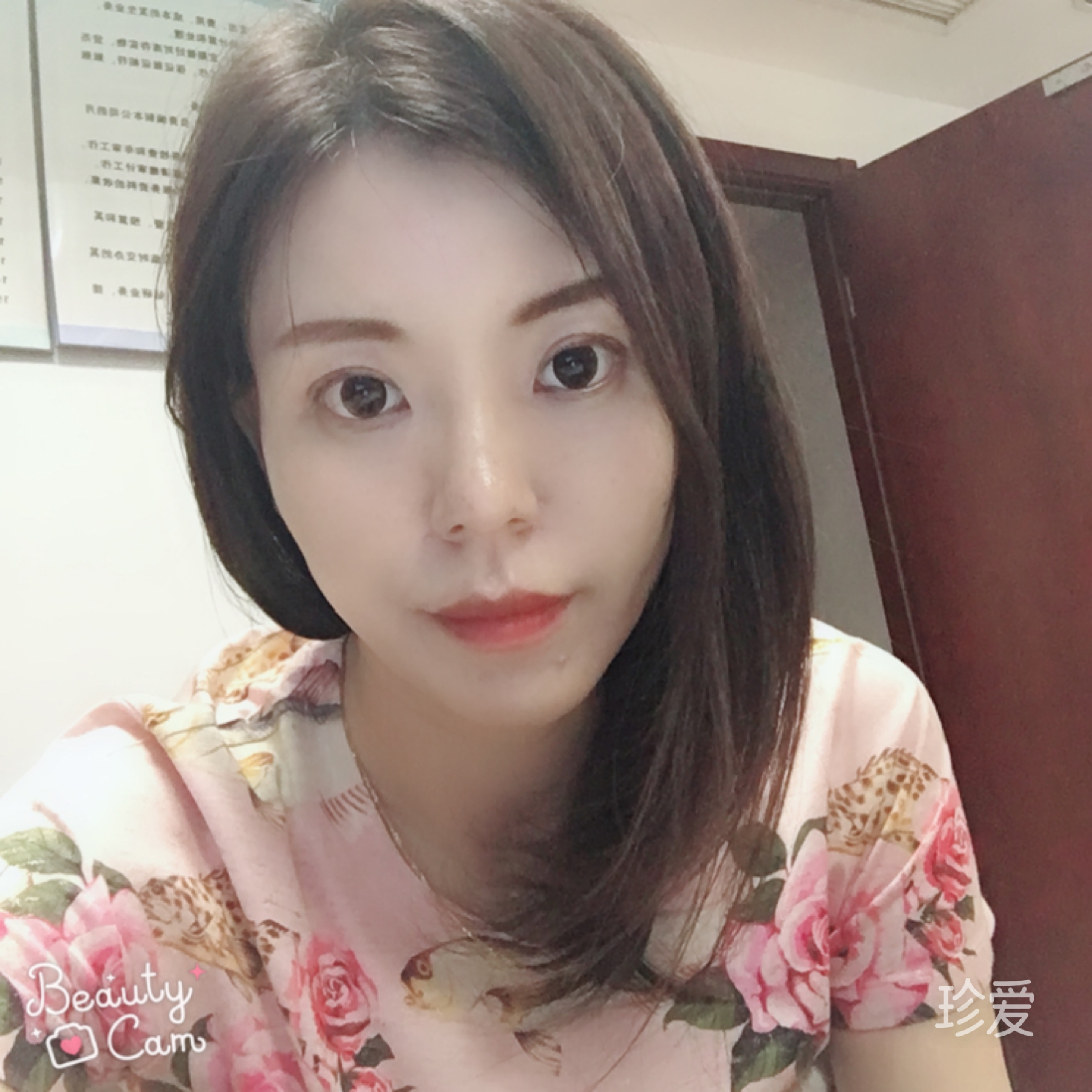 月亮旁的小星星