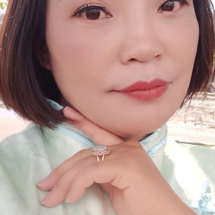 月光下的茉莉花