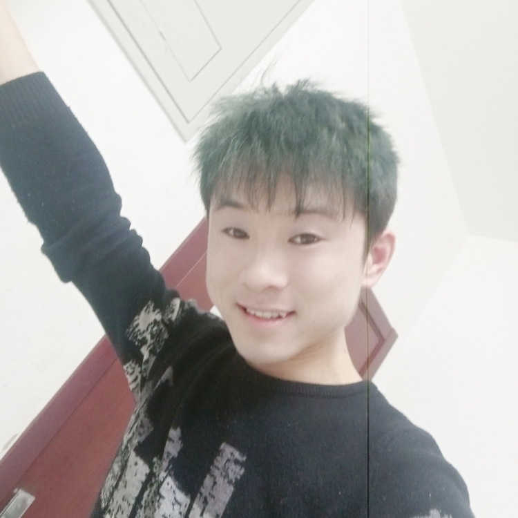 指尖徘徊庭樹下