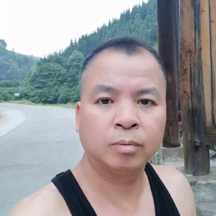 小楼一夜听春雨