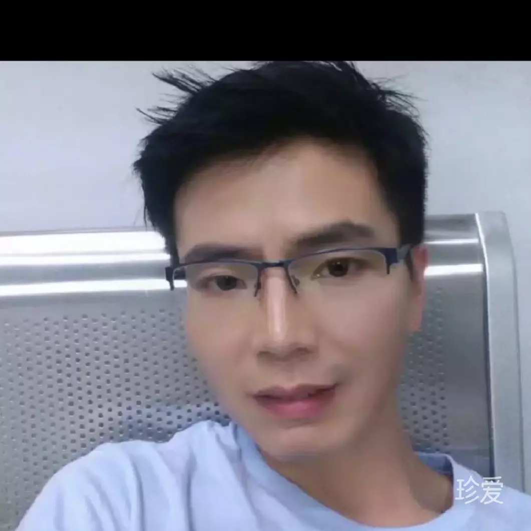淡蓝色的云